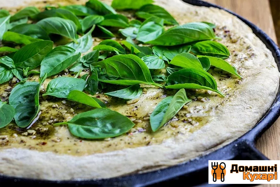 Сирна піца з часниковим маслом - фото крок 6