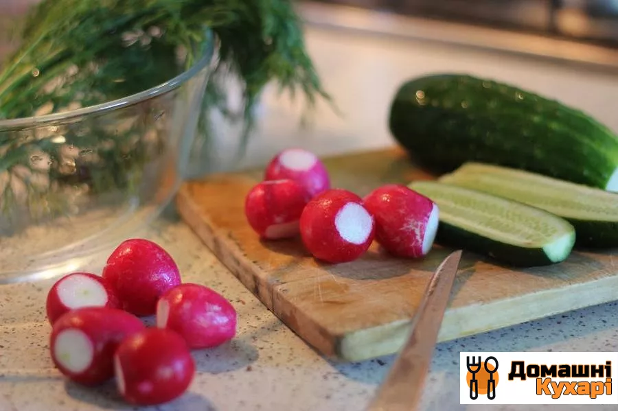 Ситний салат з редискою і горіховим соусом - фото крок 1