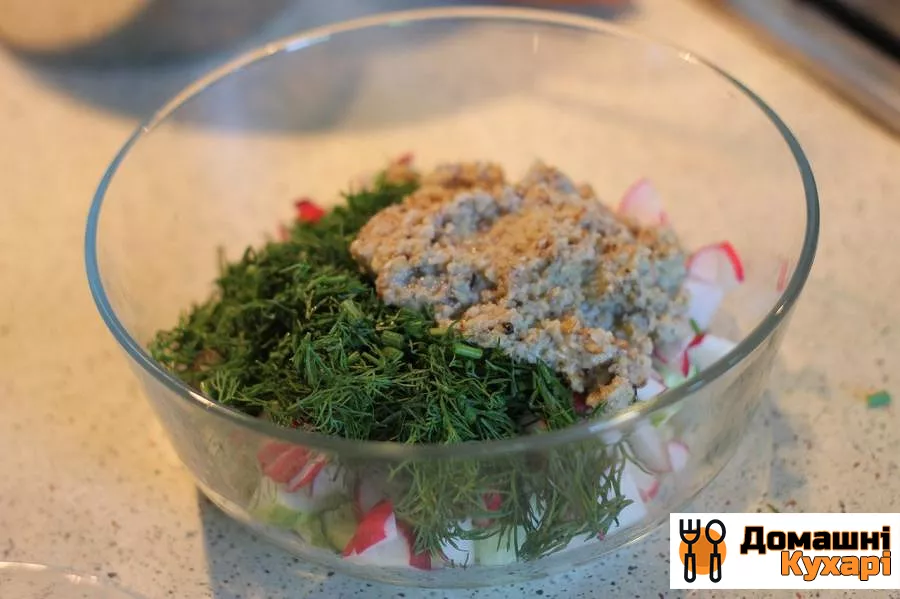 Ситний салат з редискою і горіховим соусом - фото крок 4