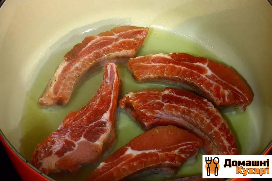 Свинячі ребра в соусі з оливками - фото крок 3