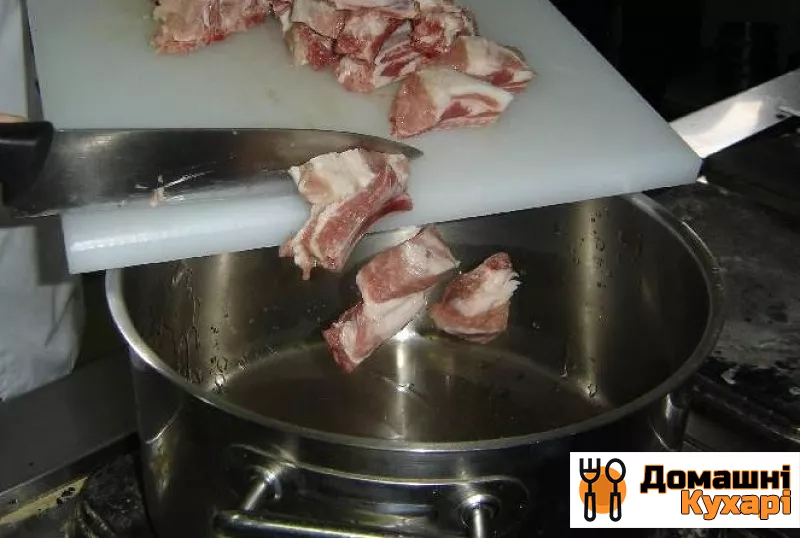 Свинячі реберця, тушковані з овочами - фото крок 2