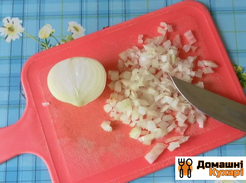 Тефтели с рисом в соусе - фото крок 2