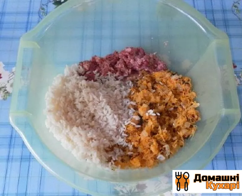 Тефтели с рисом в соусе - фото крок 7